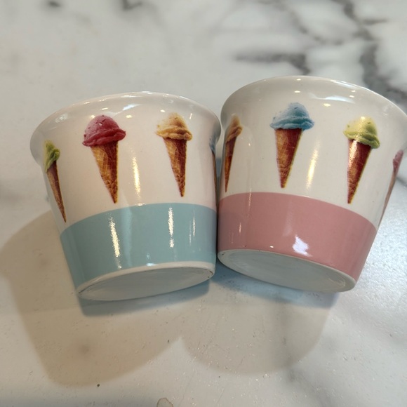 A set of ice cream, bowls, pink, and blue - Picture 1 of 5